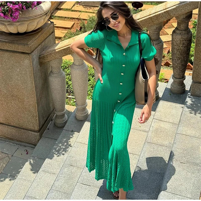 Short sleeves and high waist for a stylish fit.