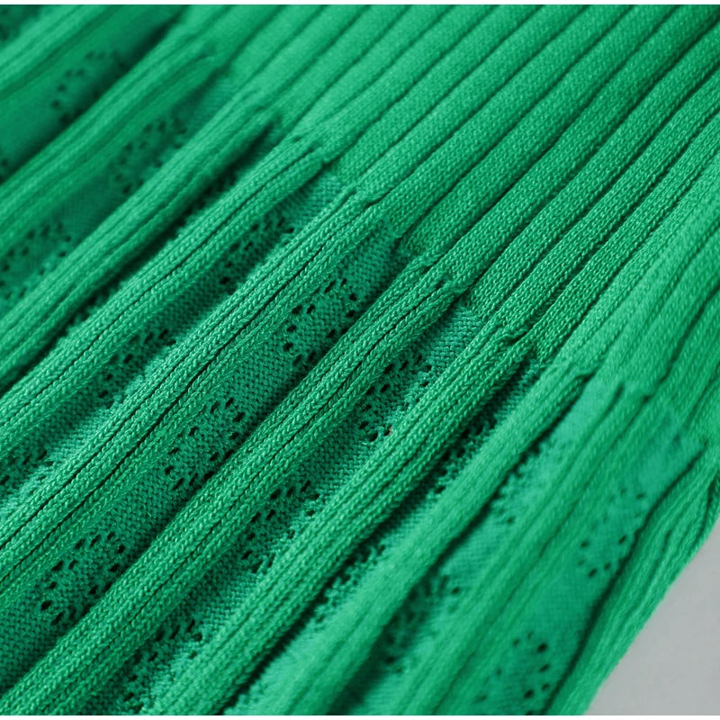 Short sleeves and high waist for a stylish fit.