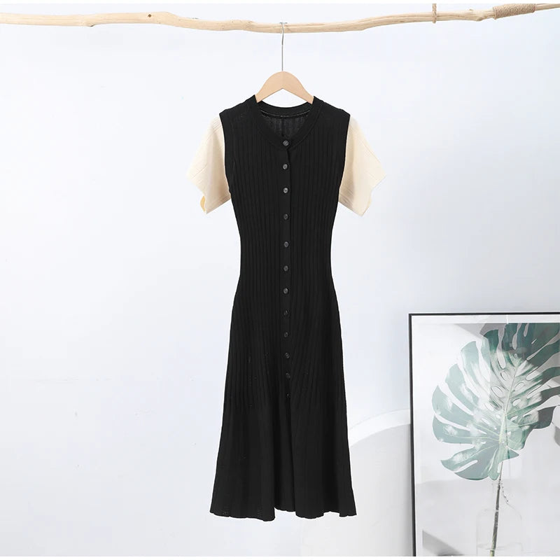 Short sleeves and high waist for a stylish fit.