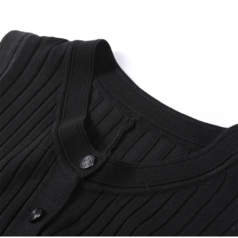 Short sleeves and high waist for a stylish fit.