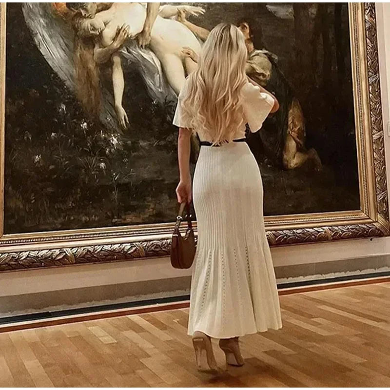 Short sleeves and high waist for a stylish fit.