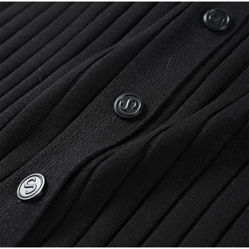 Short sleeves and high waist for a stylish fit.