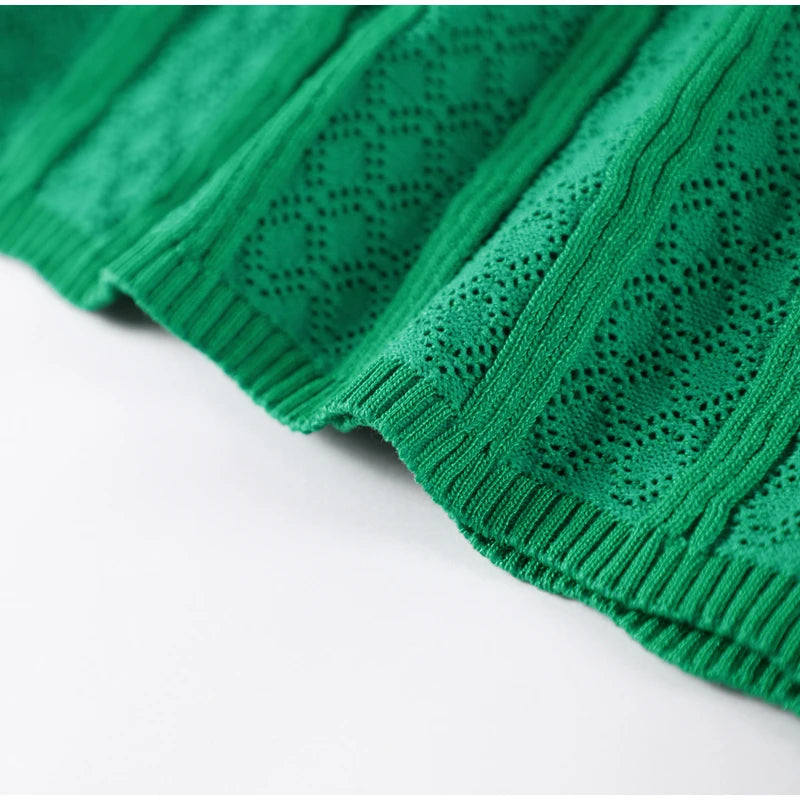 Short sleeves and high waist for a stylish fit.