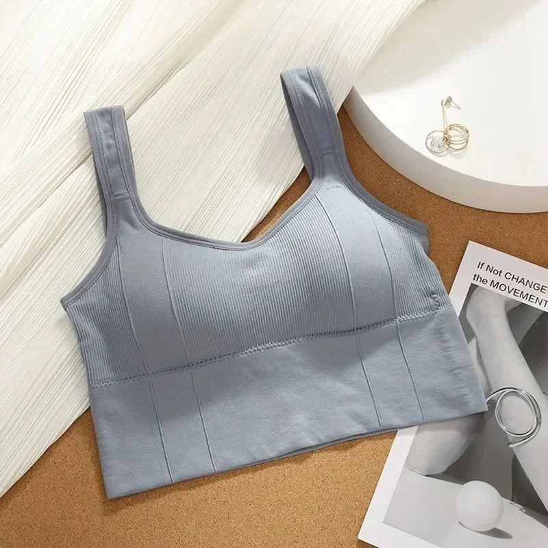 woman Seamless breathable sports bra