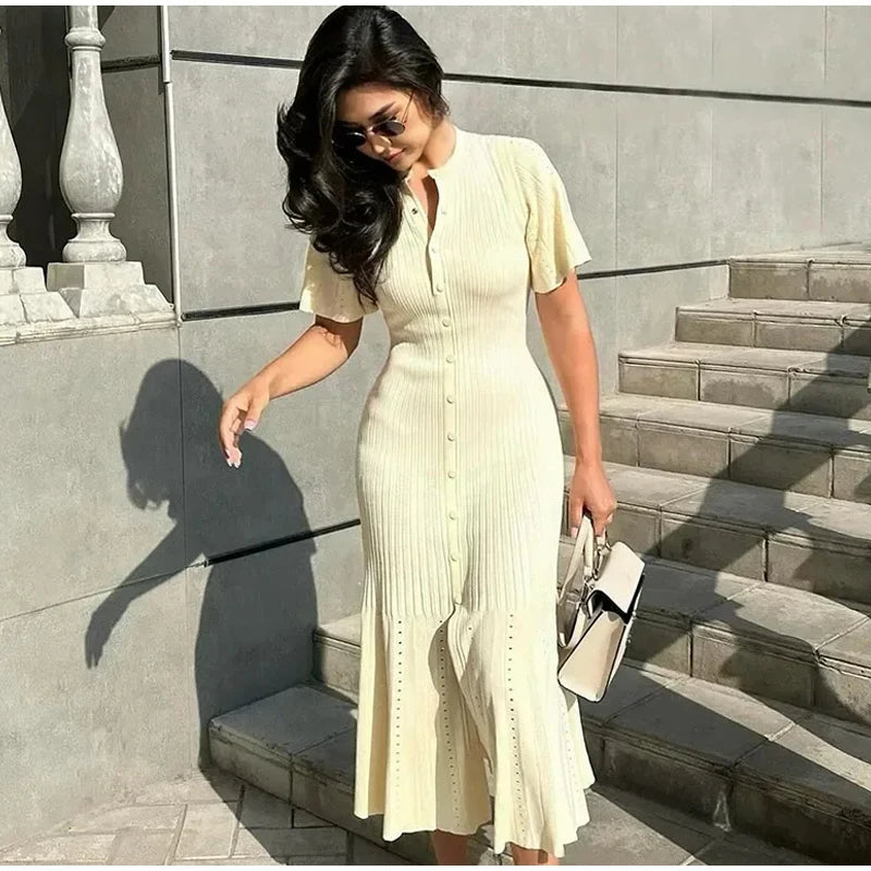 Short sleeves and high waist for a stylish fit.