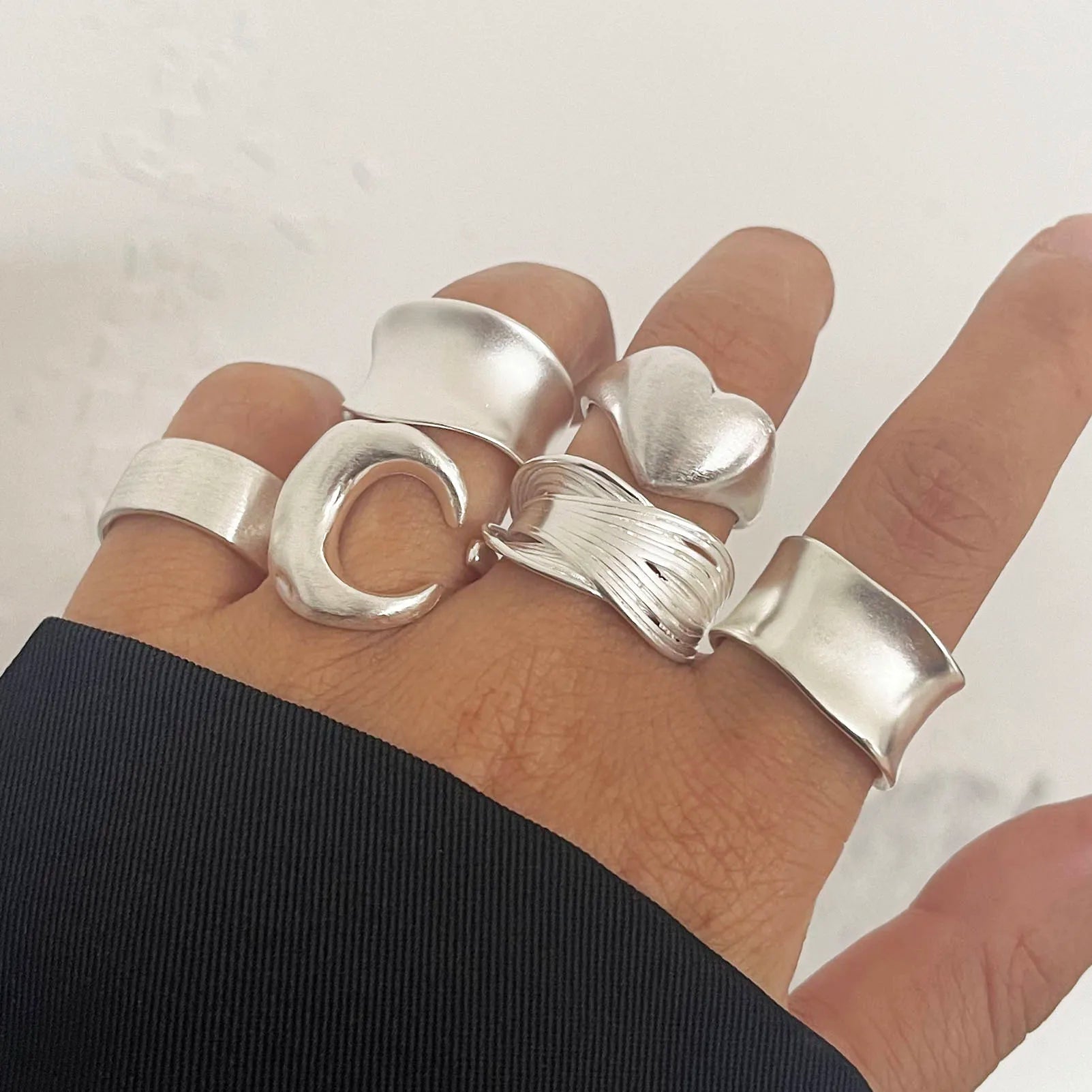 Irregular-shaped cocktail Ring