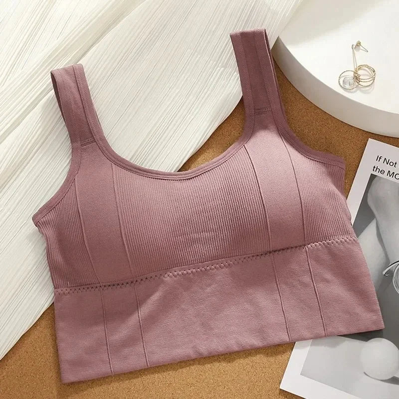 woman Seamless breathable sports bra