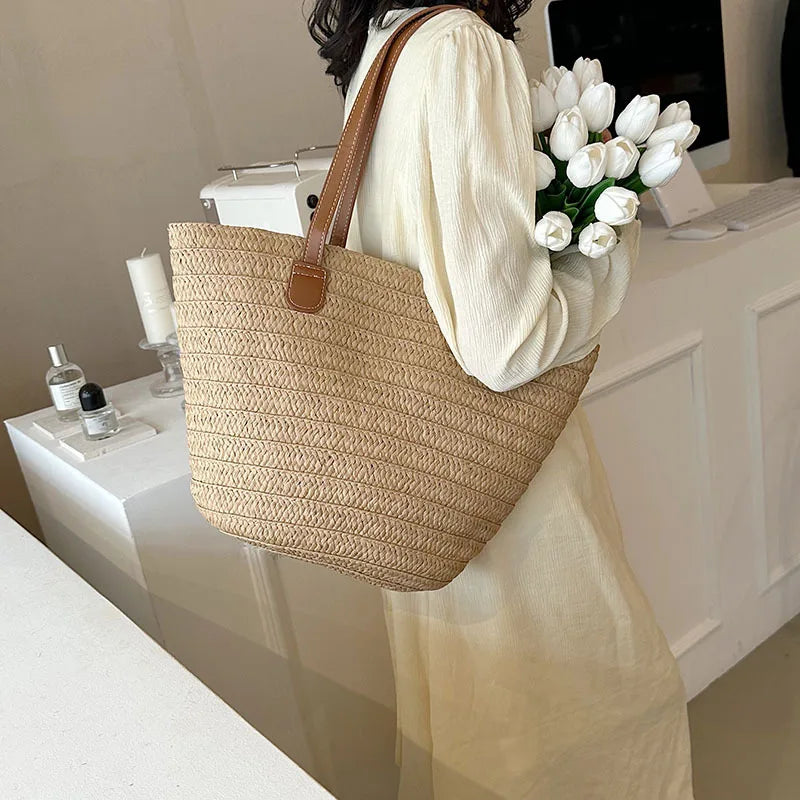 Women’s large straw shoulder bag
