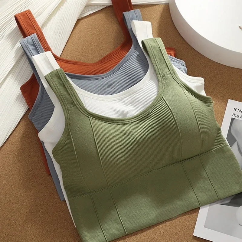 woman Seamless breathable sports bra