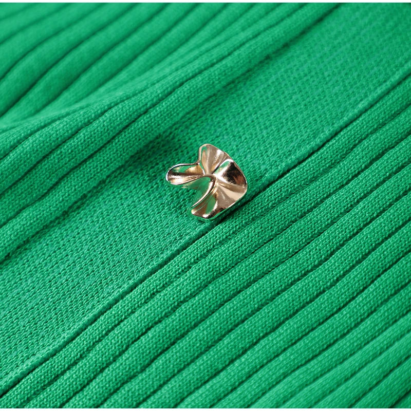 Short sleeves and high waist for a stylish fit.