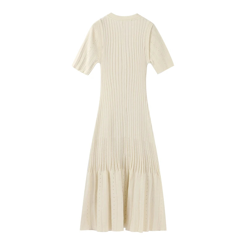 Short sleeves and high waist for a stylish fit.